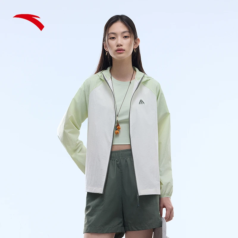 安踏年夏季新款连帽梭织外套防泼水冰肤户外梭织运动上衣休闲女款