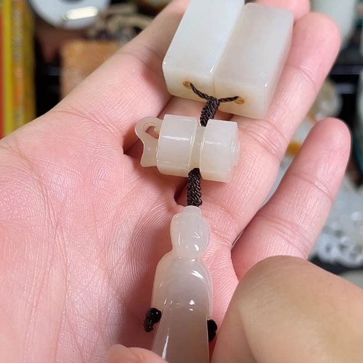 苍***粟未镶嵌和田玉挂件