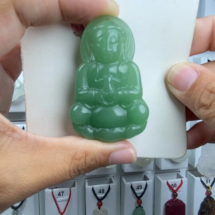 旺***）颈饰未镶嵌石英质玉