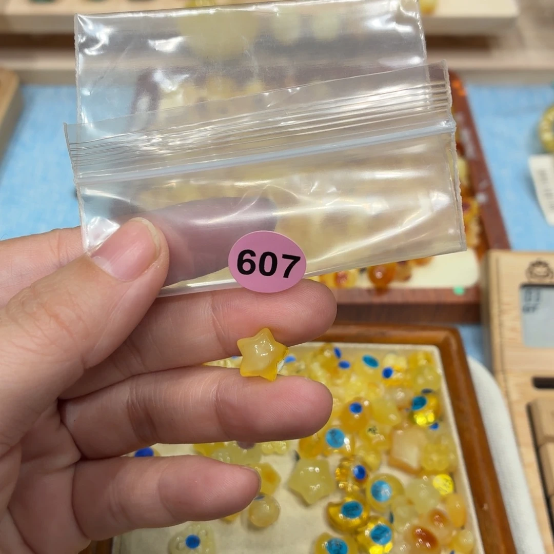 琥珀未镶嵌珠宝奇石