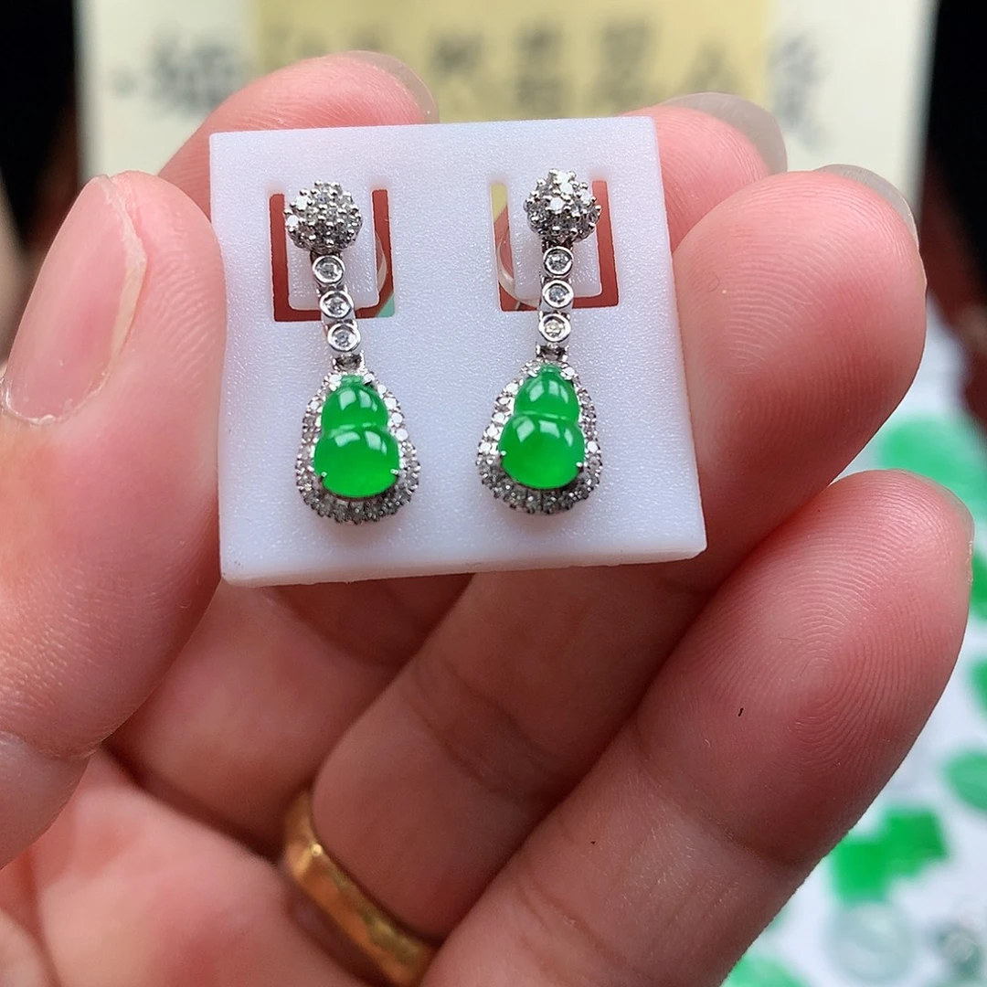 翡翠裸石18K金镶嵌缅甸天然A货翡翠阳绿葫芦