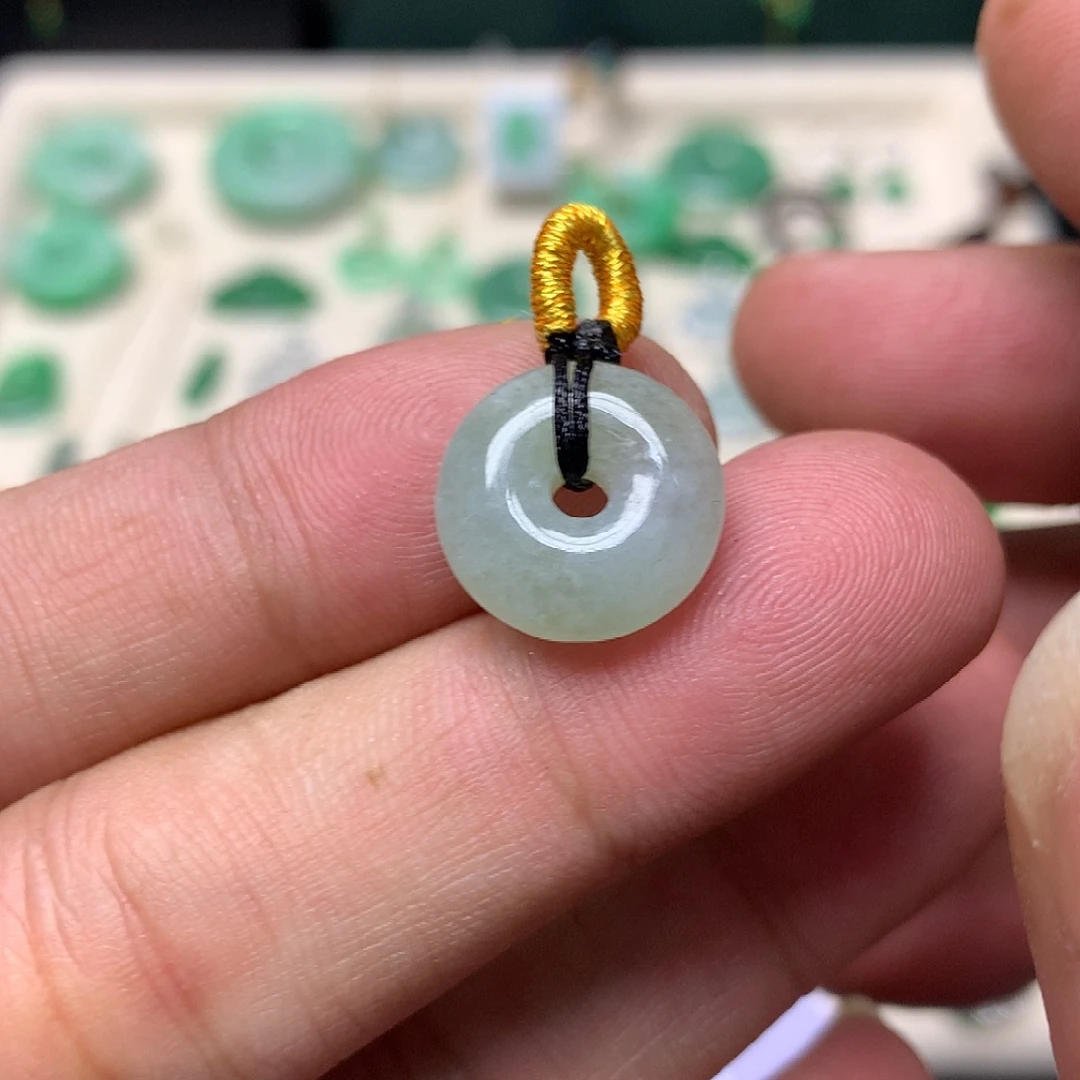 翡翠未镶嵌吊坠(不含链)有纹裂