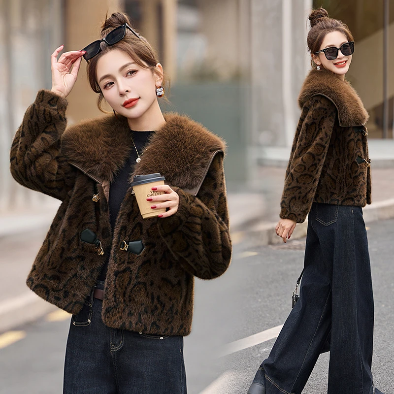 大翻领豹纹皮毛一体外套女2024冬季新款时尚气质加厚保暖短款上衣
