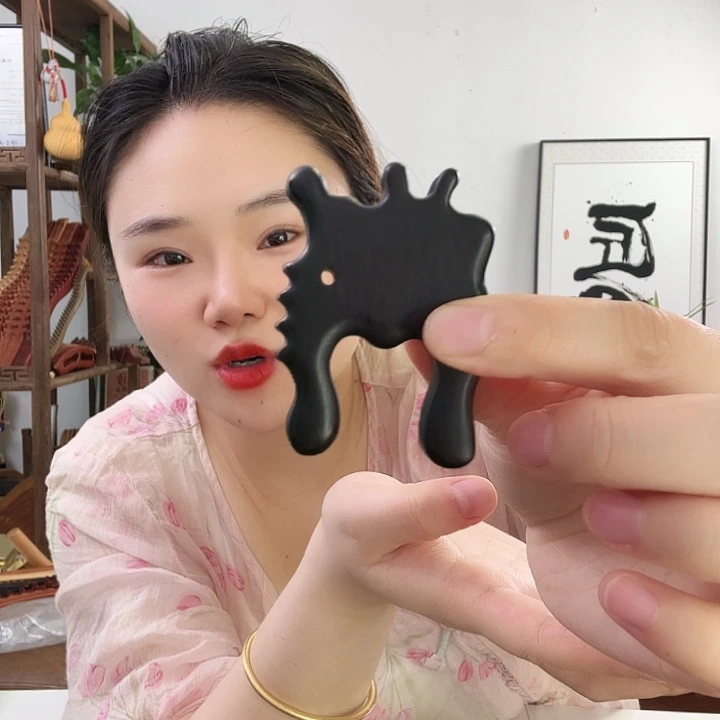 紫光檀龙手放松瑕疵