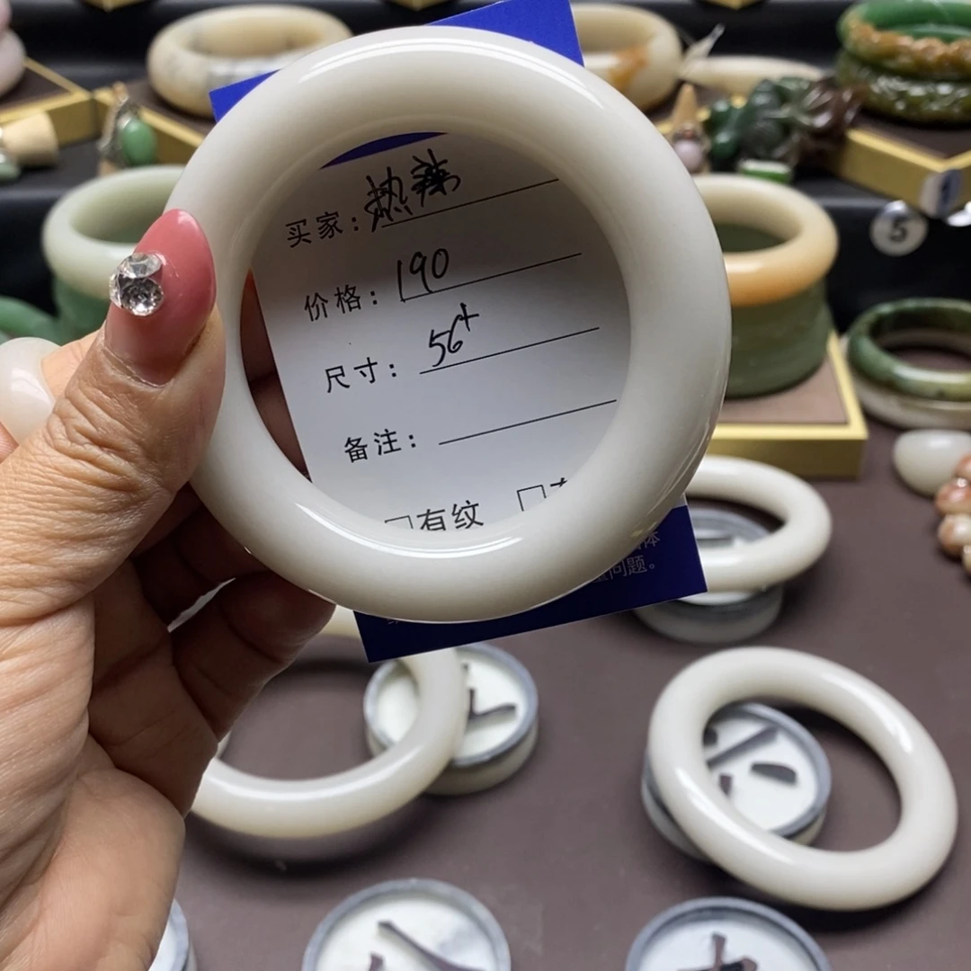 热***上石英岩玉未镶嵌手镯