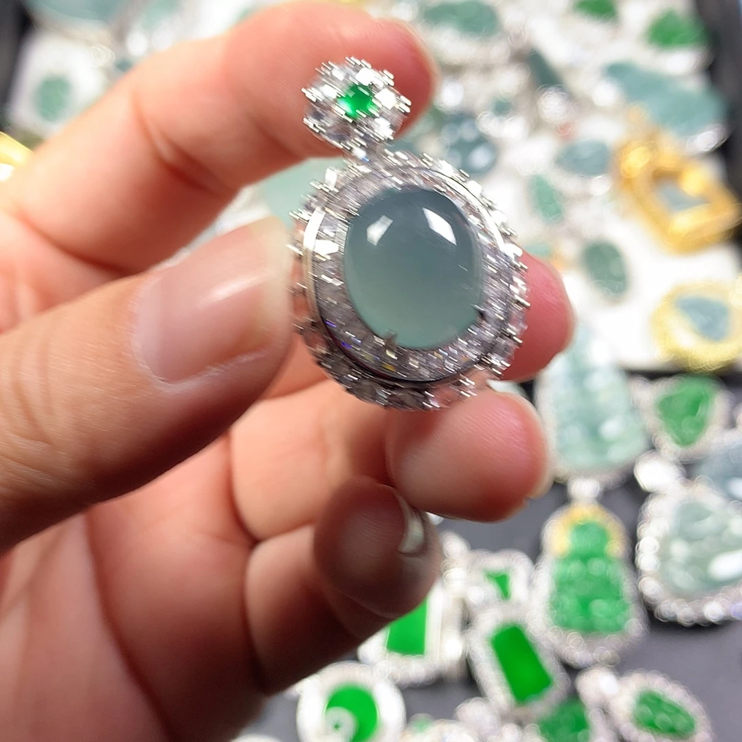 文***告翡翠未镶嵌颈饰蛋面