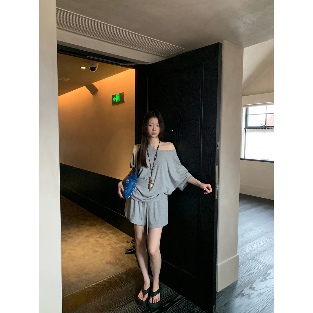 【HRG清仓】夏季韩系简约时尚慵懒感斜肩宽松T恤253Z2967-S