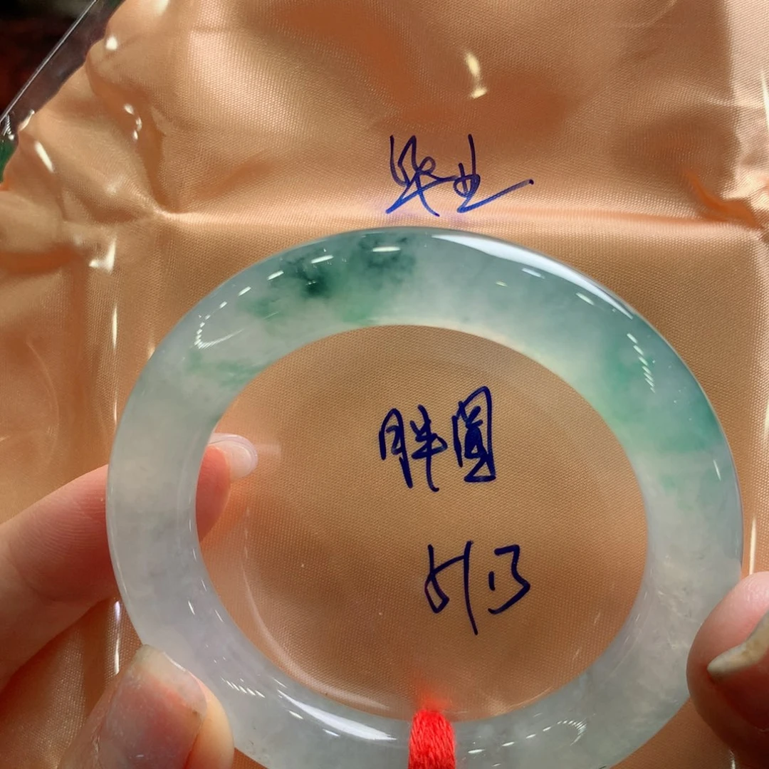 翡翠手镯未镶嵌翡翠手镯