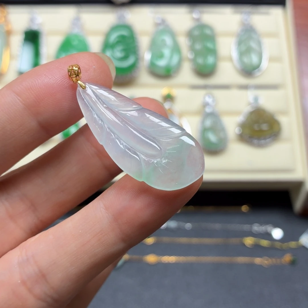 翡翠18K金镶嵌颈饰
