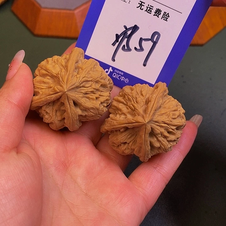 过***天文玩核桃把件三棱59