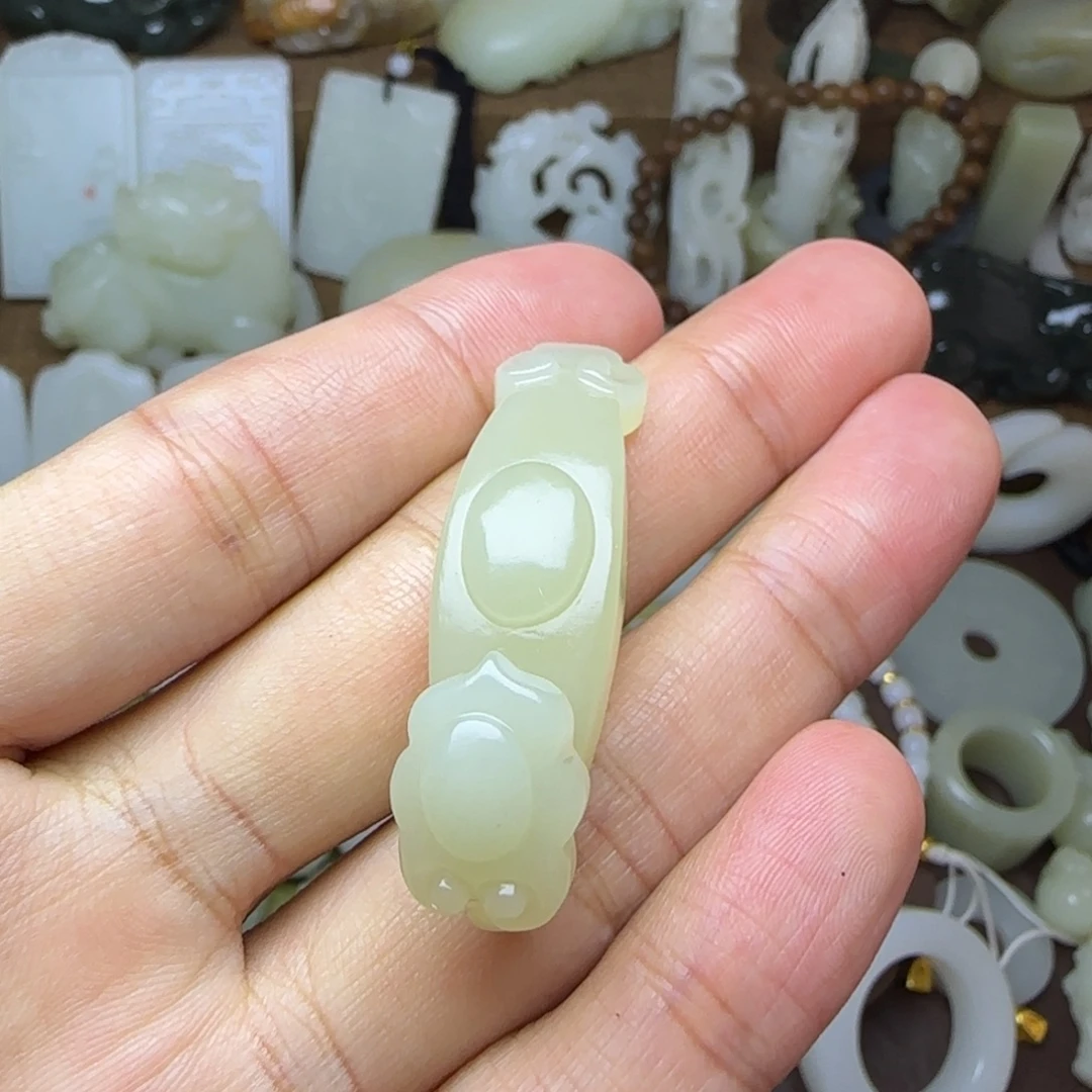 和田玉未镶嵌挂件如意