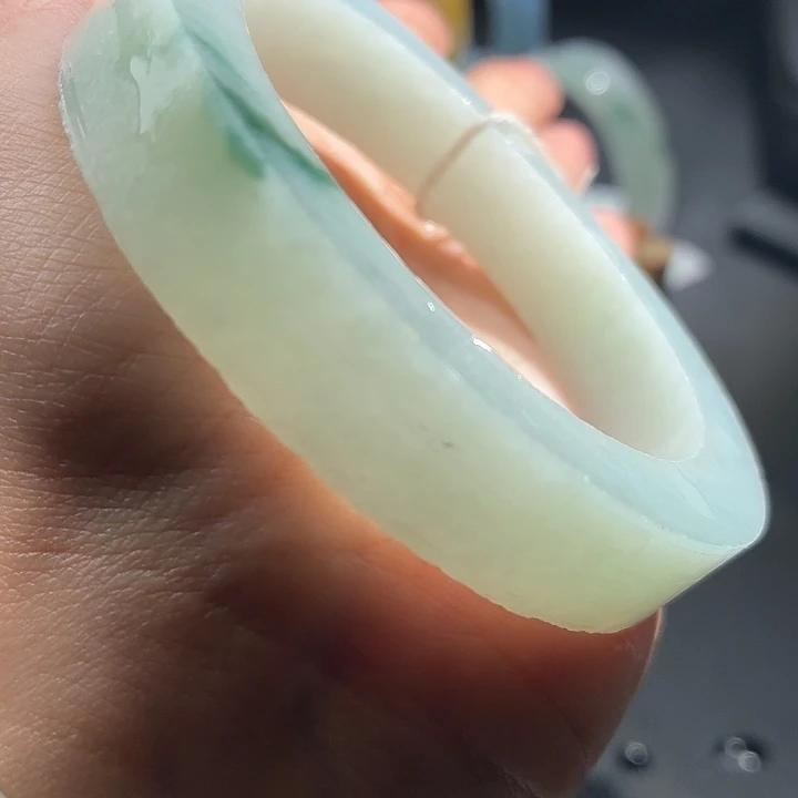 定制翡翠未镶嵌翡翠手镯