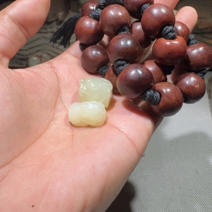 老***张和田玉（糖玉）未镶嵌挂件