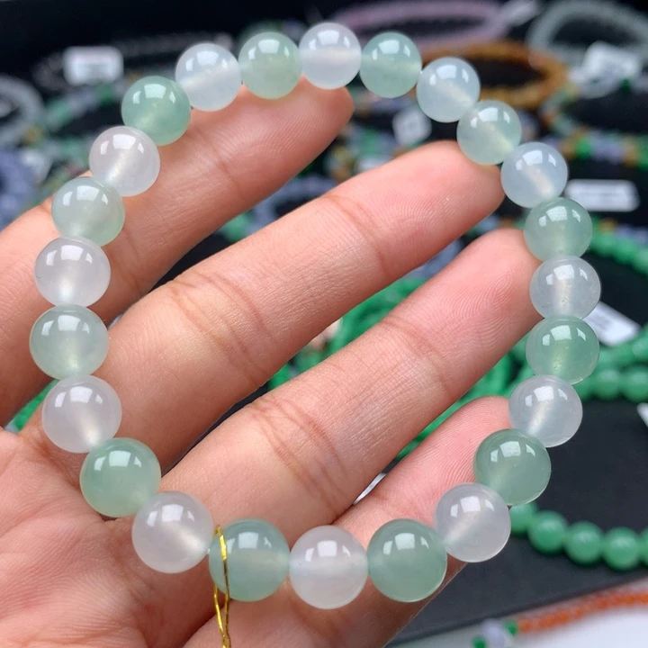 翡翠手镯未镶嵌卡