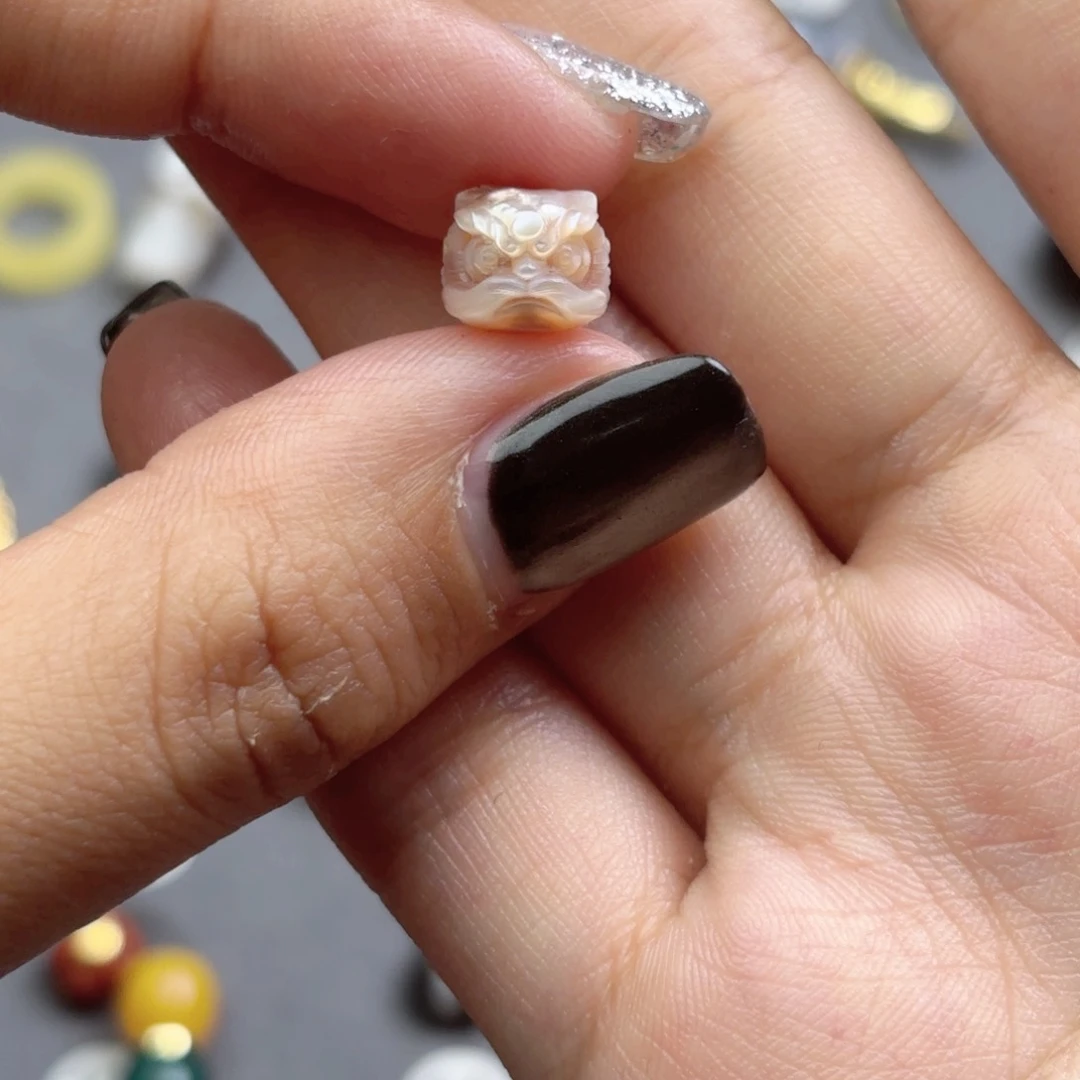 玛瑙/玉髓1未镶嵌8+mm。