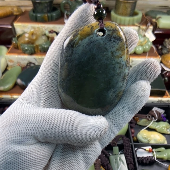 岫岩河磨玉（透闪石质玉）未镶嵌把件