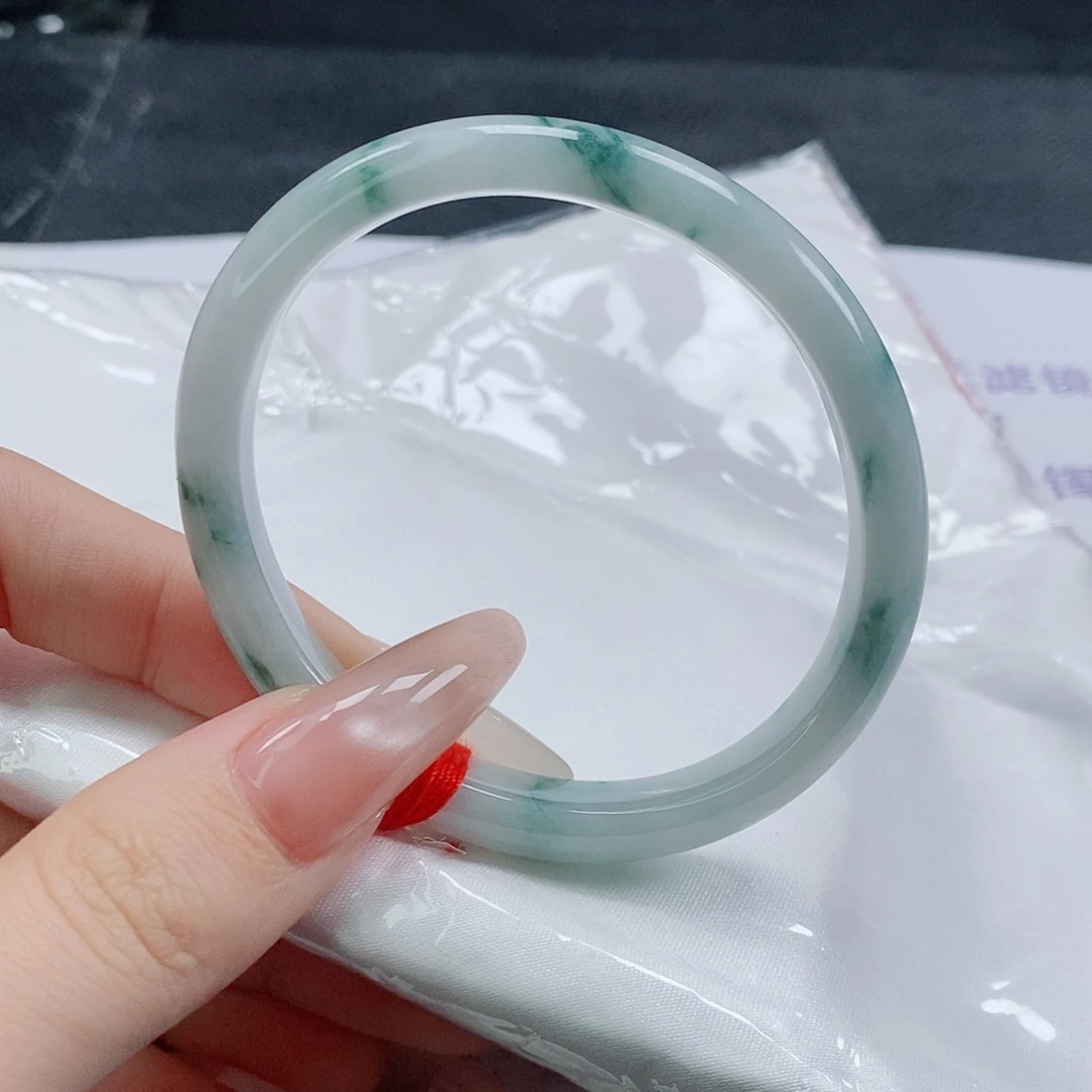 【闪购商品】未镶嵌手镯（贵妃镯）翡翠522号