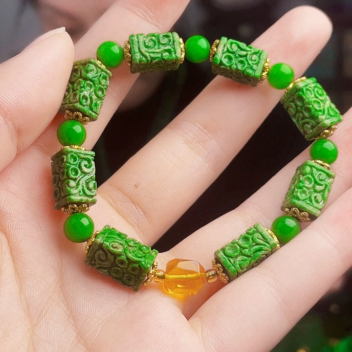 翡翠未镶嵌颈饰多样性