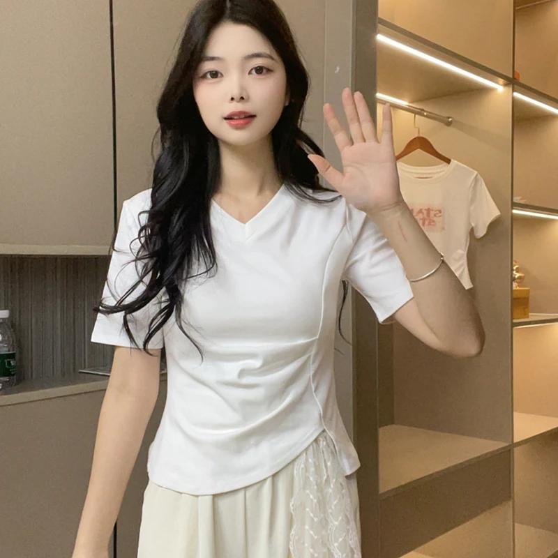 2025夏季新款v领正肩短袖t恤女显瘦遮肚子短款洋气卡腰不规则上衣