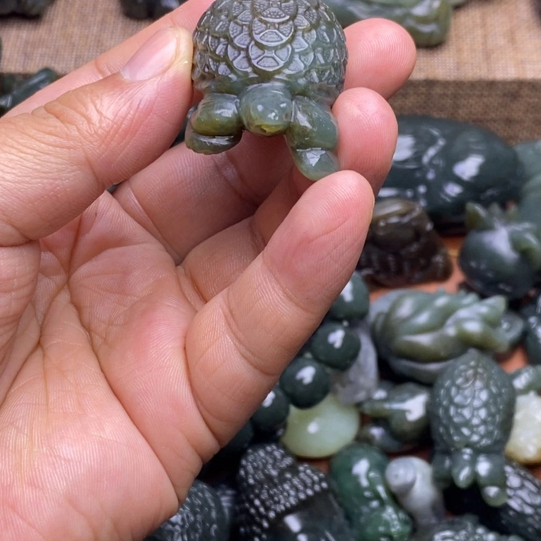 是***爱颈饰未镶嵌和田玉