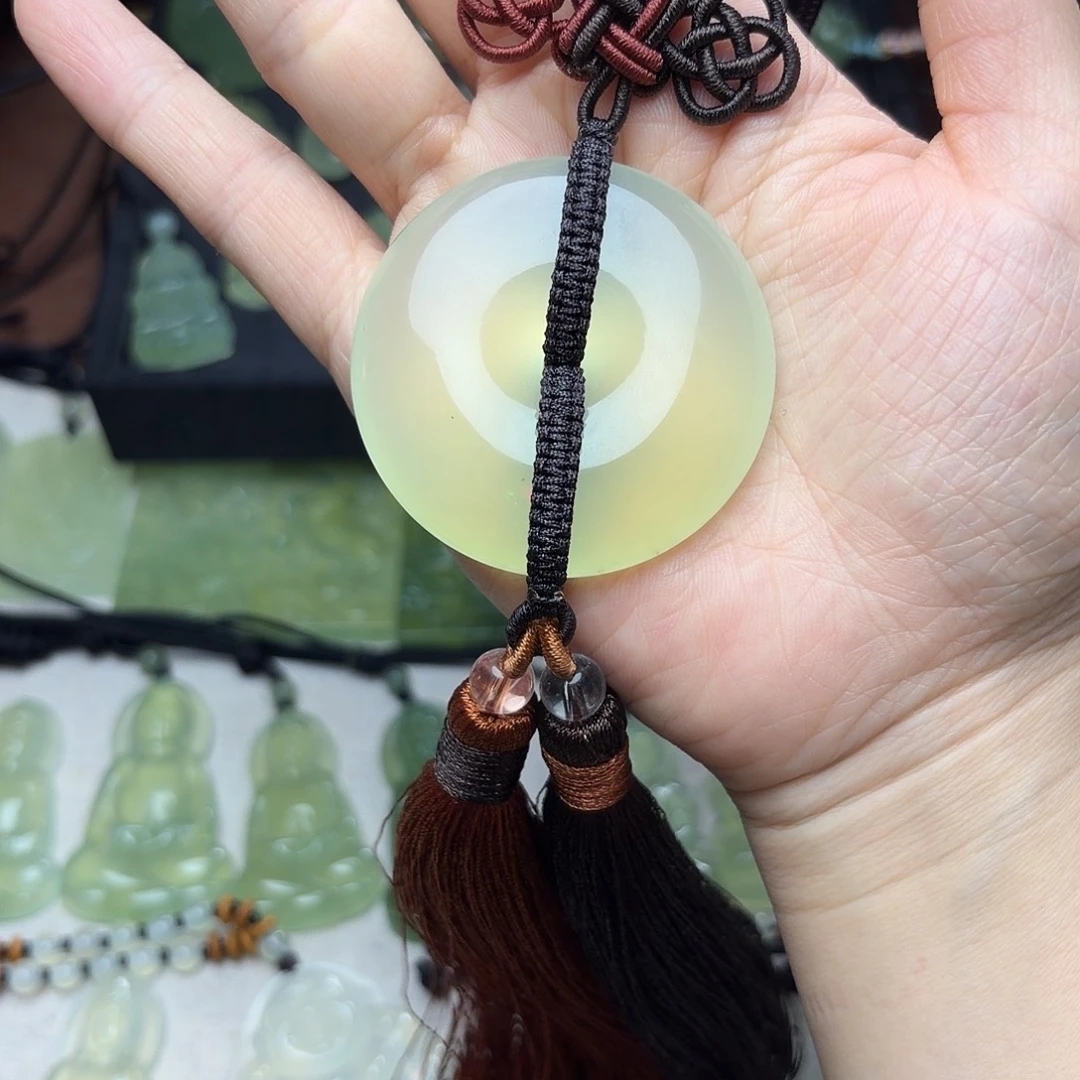 岫玉未镶嵌颈饰吊坠