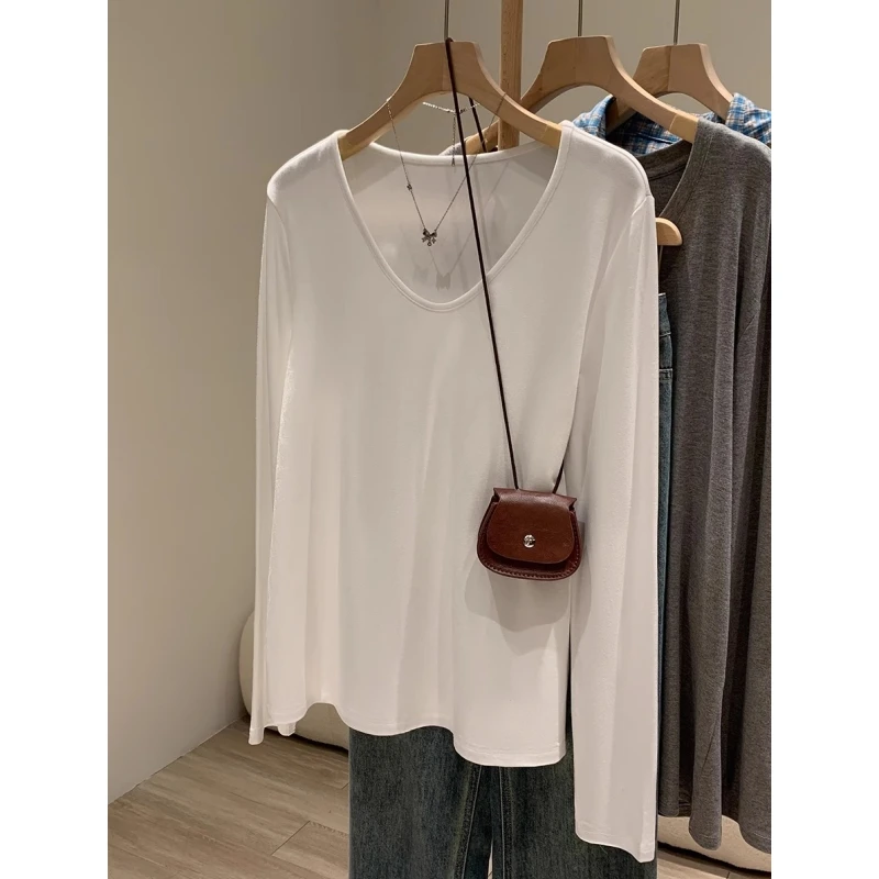 白色简约V领大码打底上衣女2025春季显瘦内搭慵懒感长袖正肩T恤
