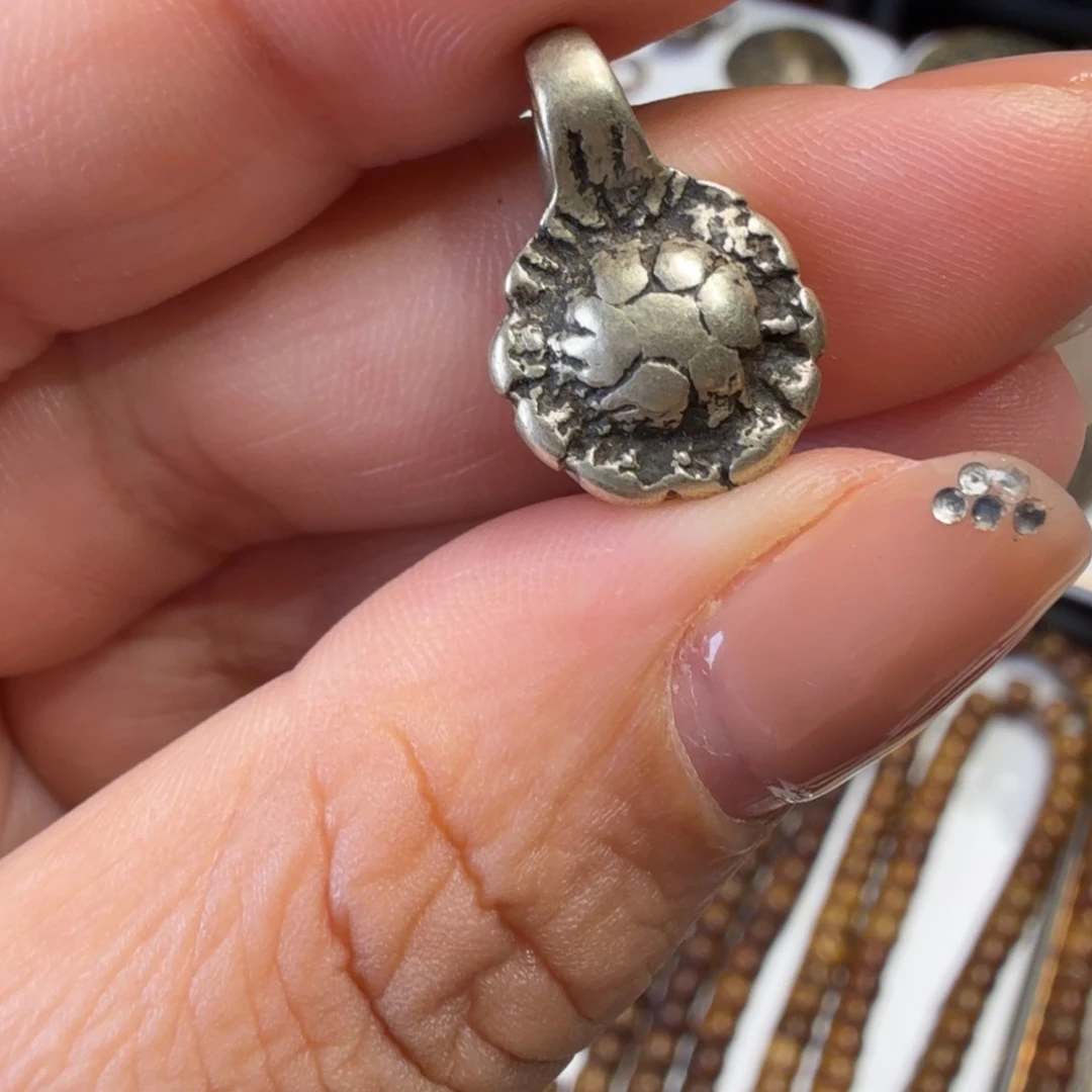 金属材质配件一个