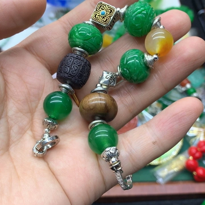 颈饰未镶嵌翡翠Q****?吊坠