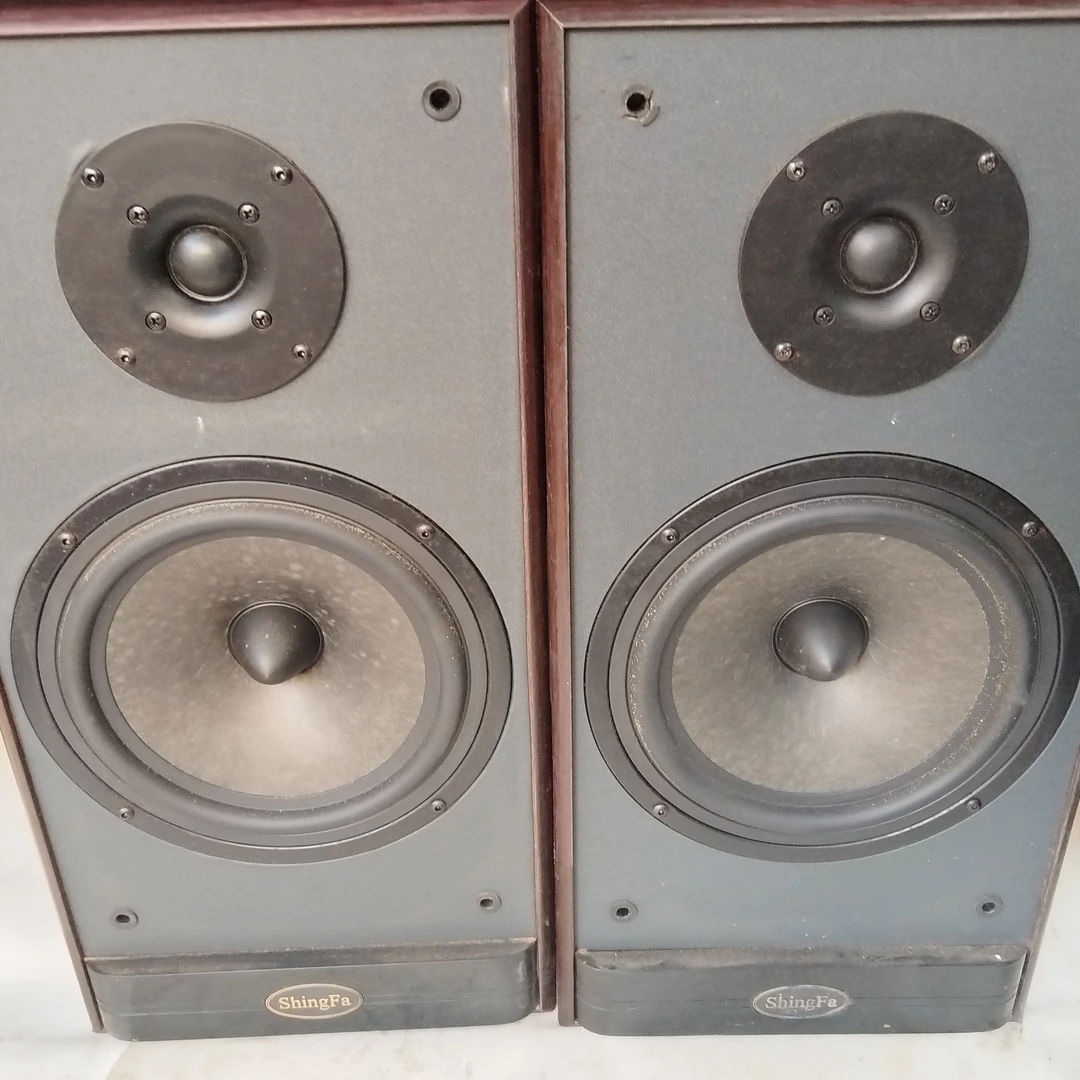 8新  子弹头书架箱一对，成色如图，不包邮费，不支持七天无理由退货