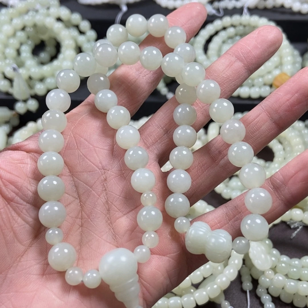 和田玉未镶嵌把件