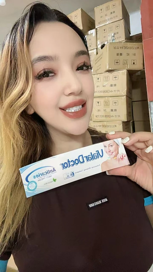 戴欧染闪亮美白牙膏