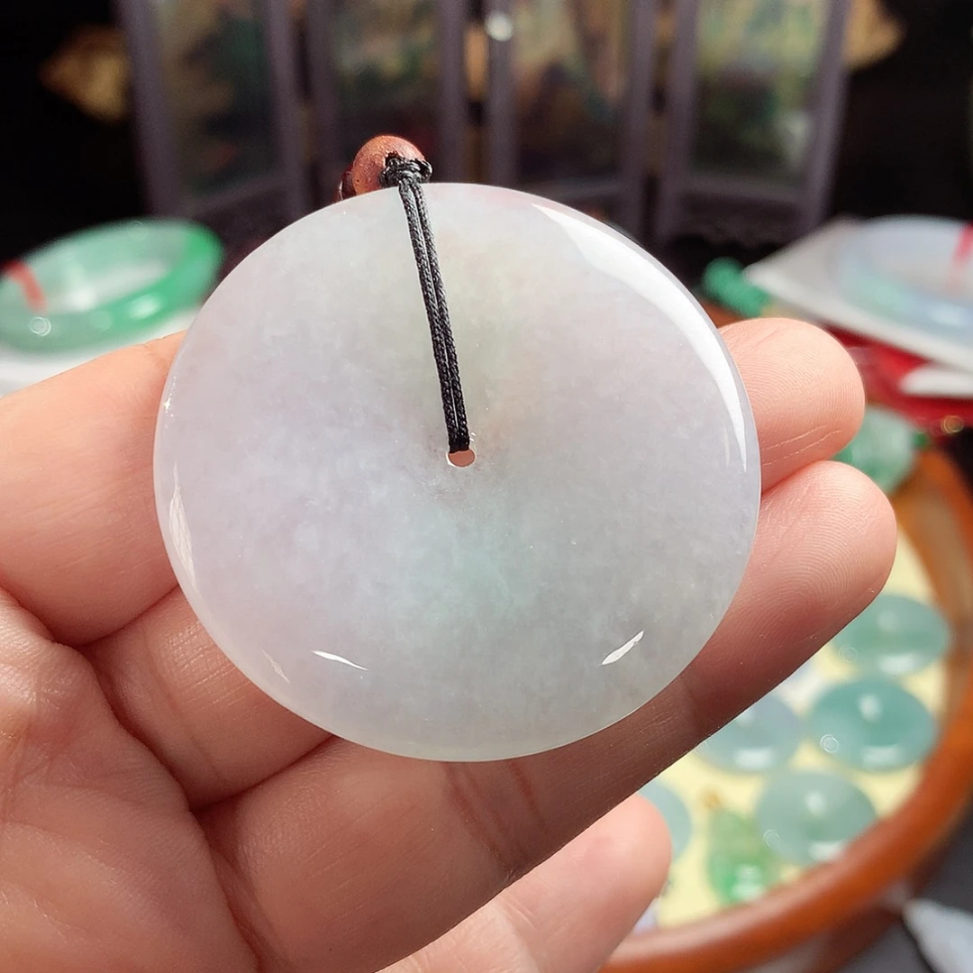 翡翠未镶嵌颈饰平安扣