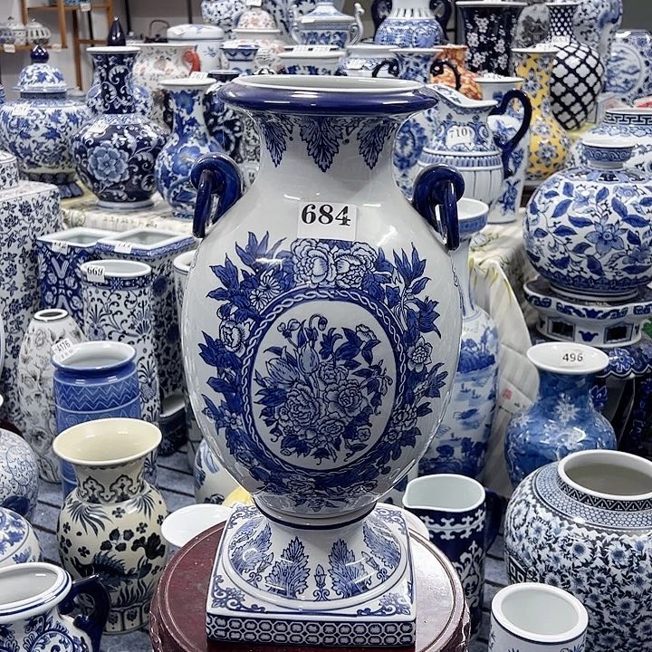 摆件手工手绘高温釉下彩，摆件，花瓶