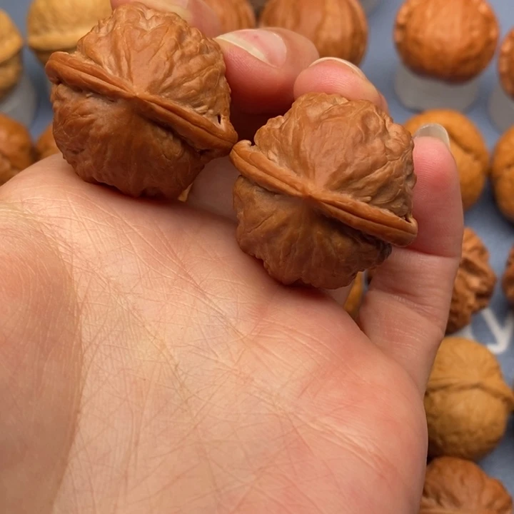 文玩核桃把件铁石官帽