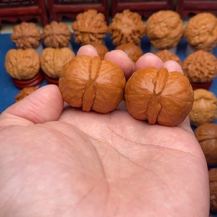 文玩核桃把件龙胆