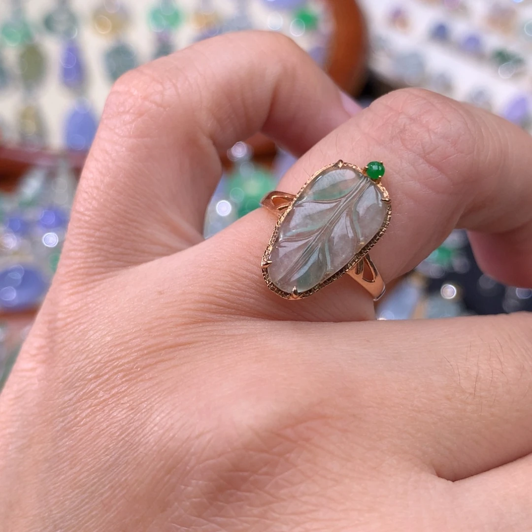 18K金镶嵌戒指翡翠叶子戒指