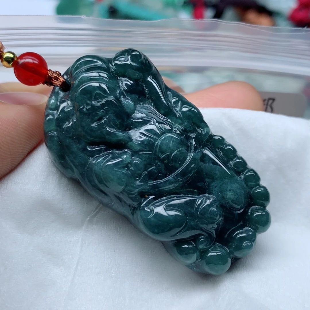 翡翠颈饰未镶嵌牌子