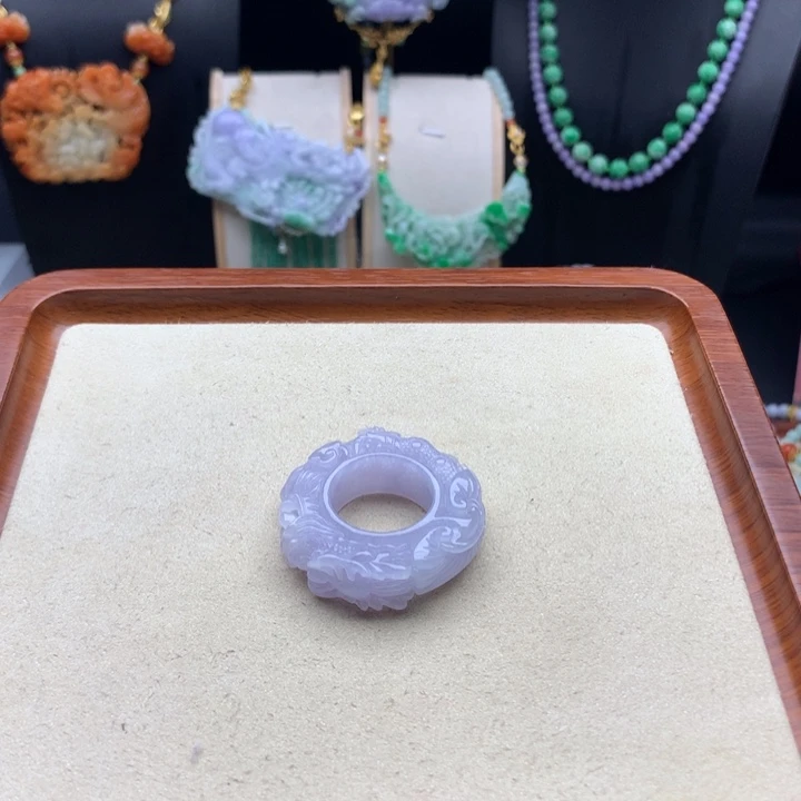 翡翠颈饰未镶嵌翡翠龙