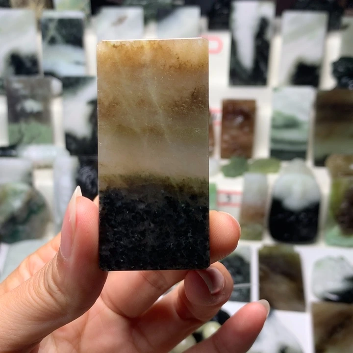 独山玉未镶嵌颈饰