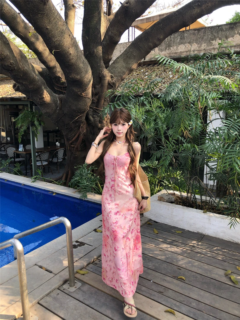 法式茶歇碎花吊带连衣裙2025夏季新款海边度假风收腰系带长裙女潮