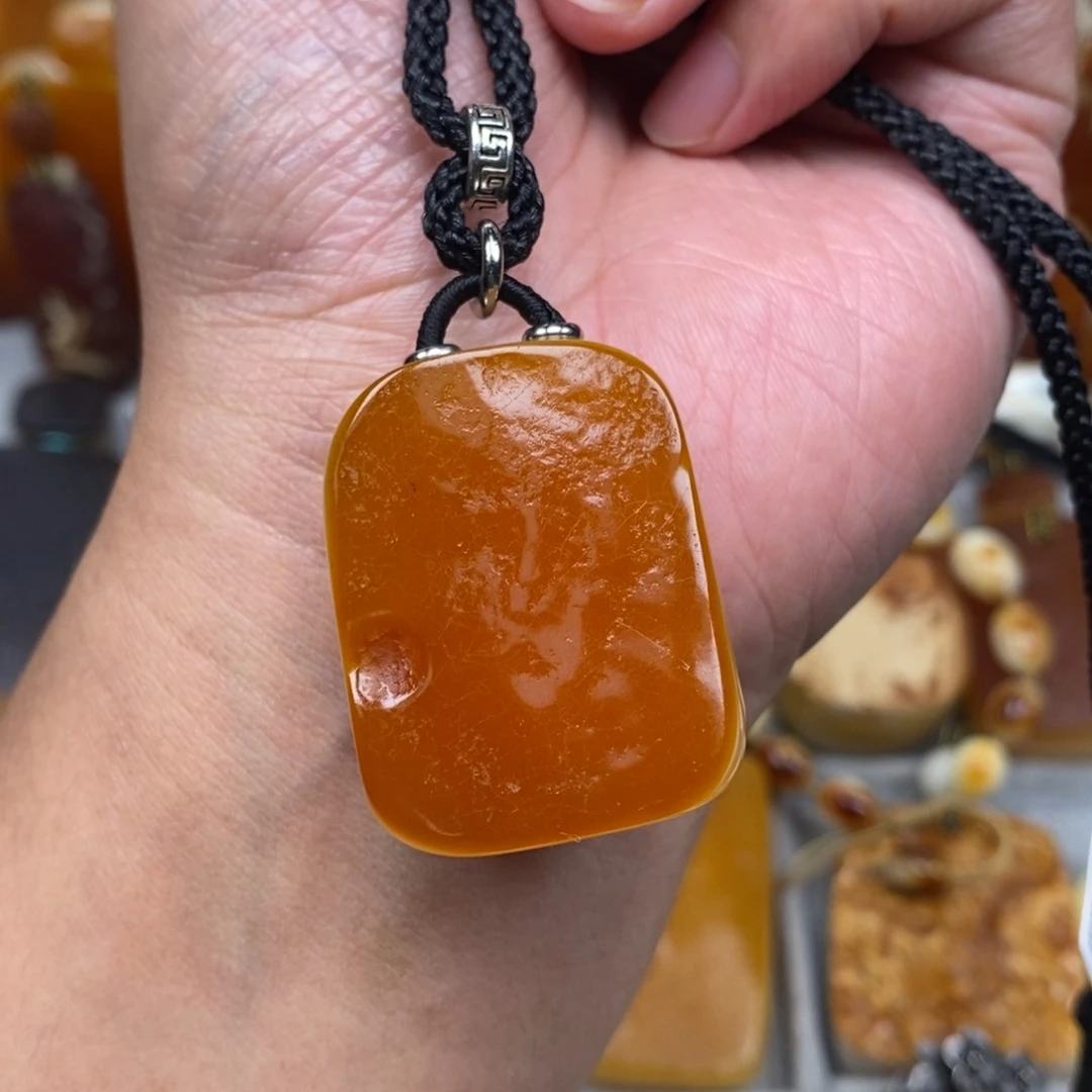 未镶嵌琥珀珠宝奇石