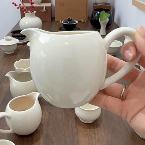 微瑕定瓷如玉公道杯气泡