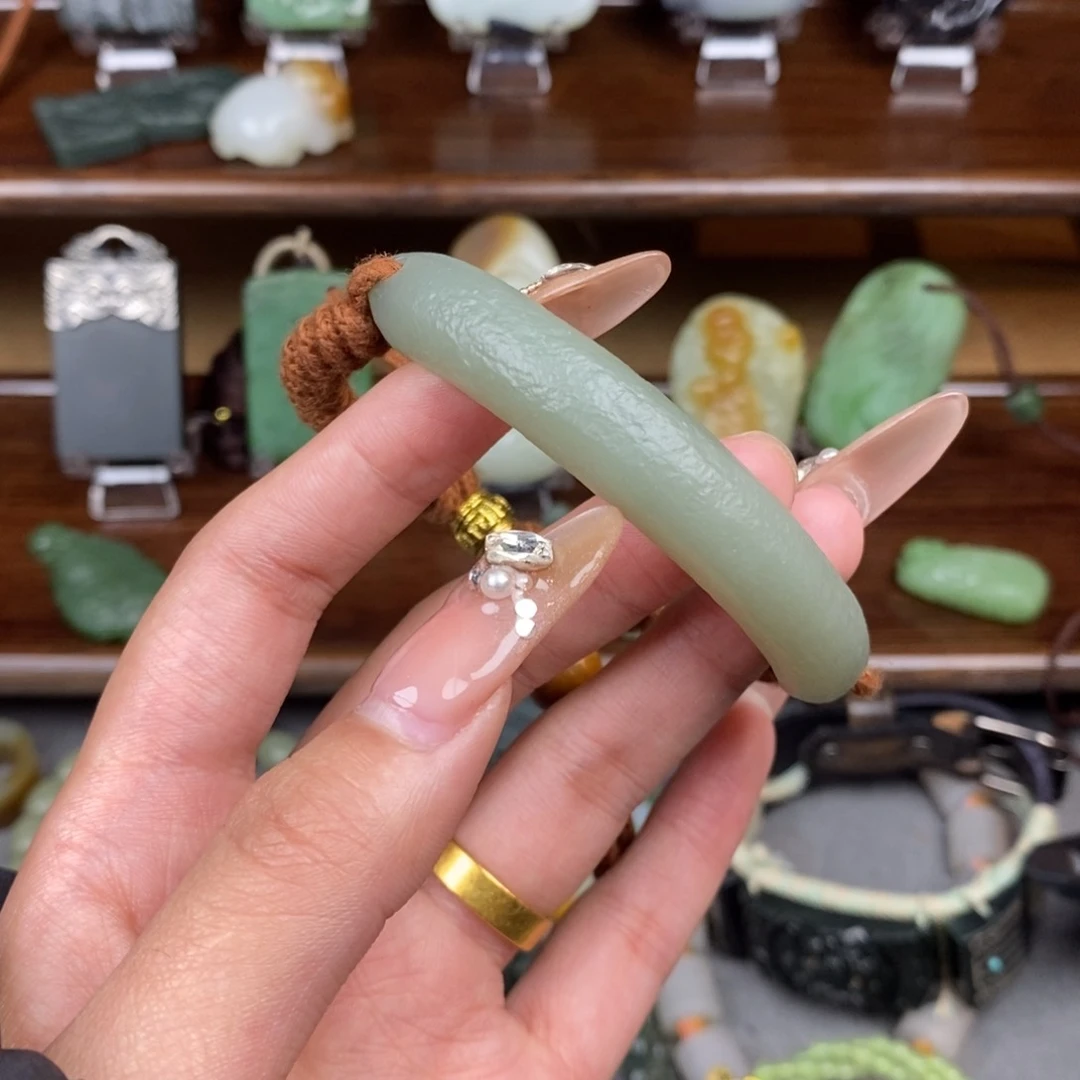 和田玉颈饰未镶嵌胜*