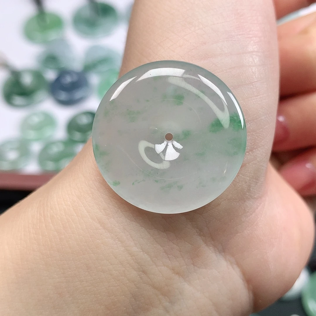 翡翠颈饰未镶嵌平安