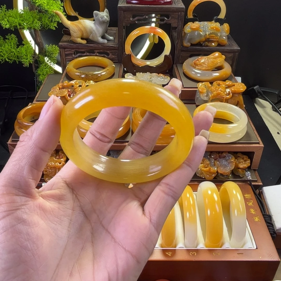 未镶嵌手镯石英质玉