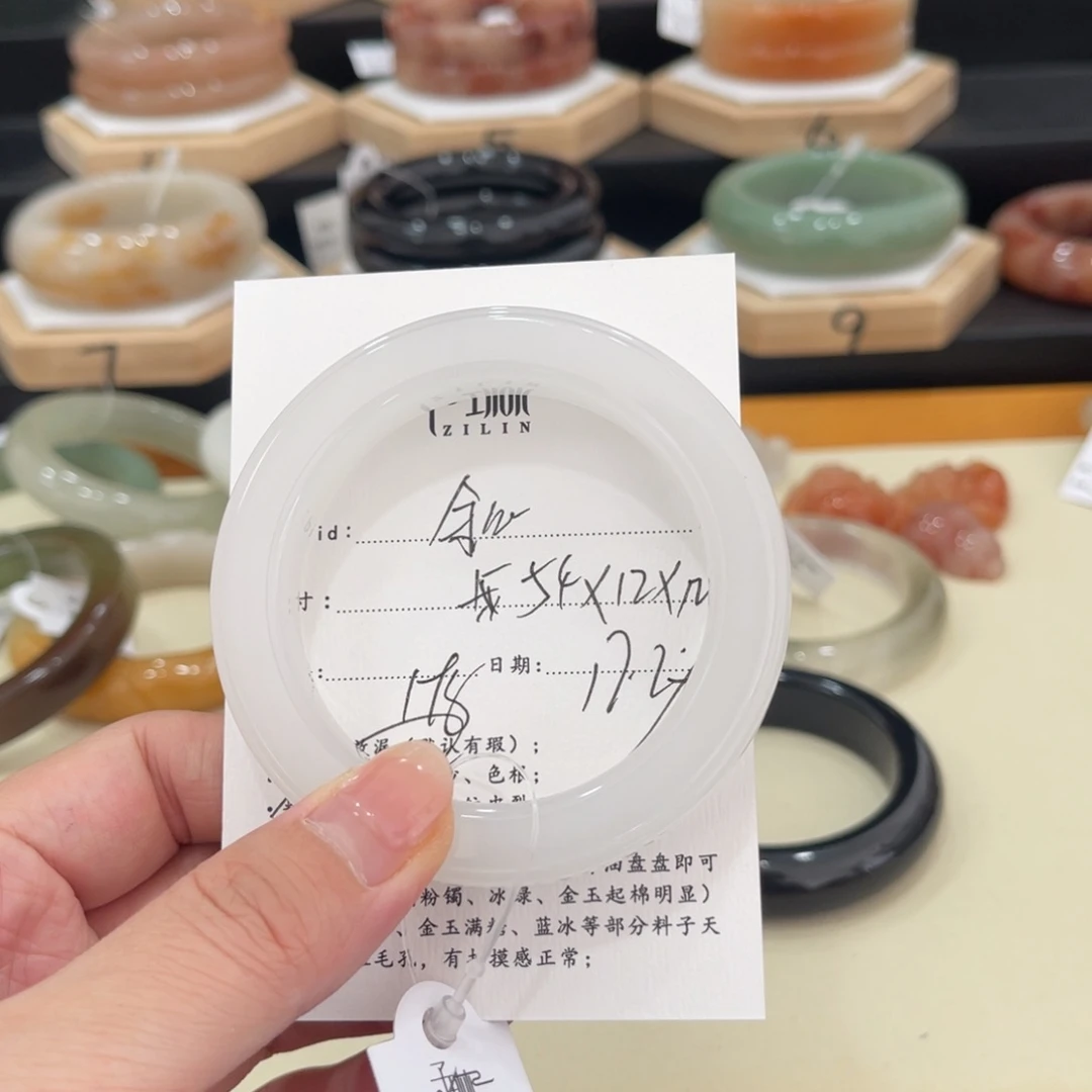 未镶嵌手镯石英质玉余***性