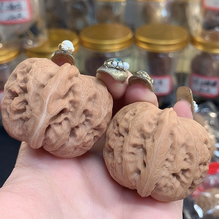 文玩核桃吊坠40 微瑕元宝