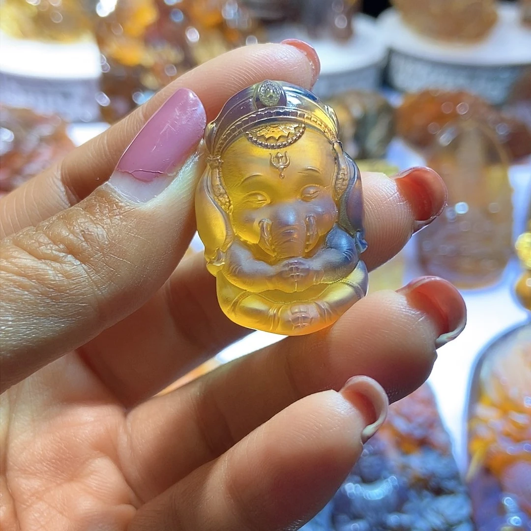 琥珀颈饰未镶嵌象神