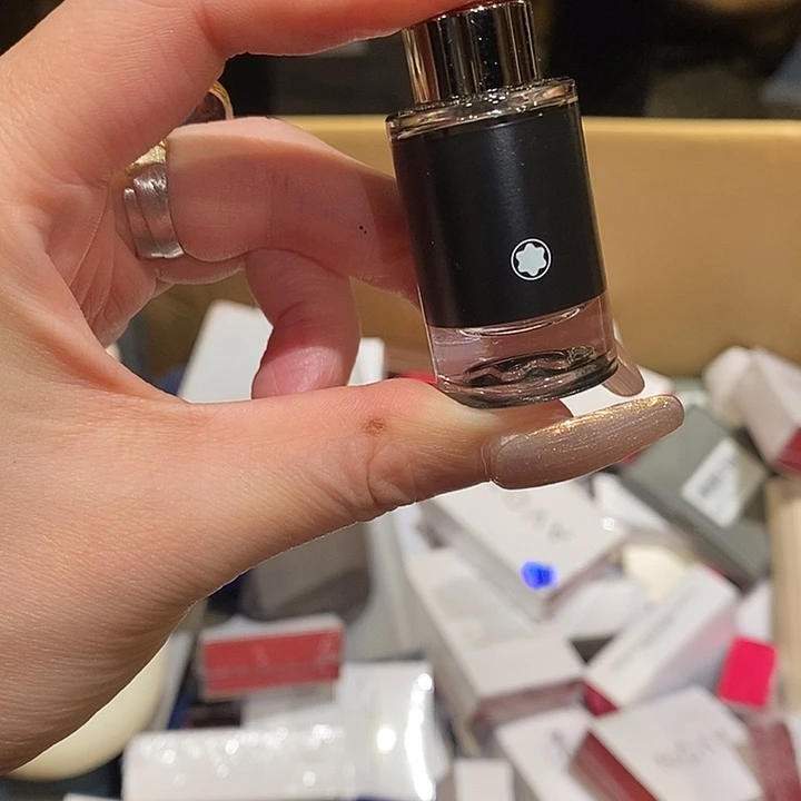 ****巨中古香水沐浴露持久留香