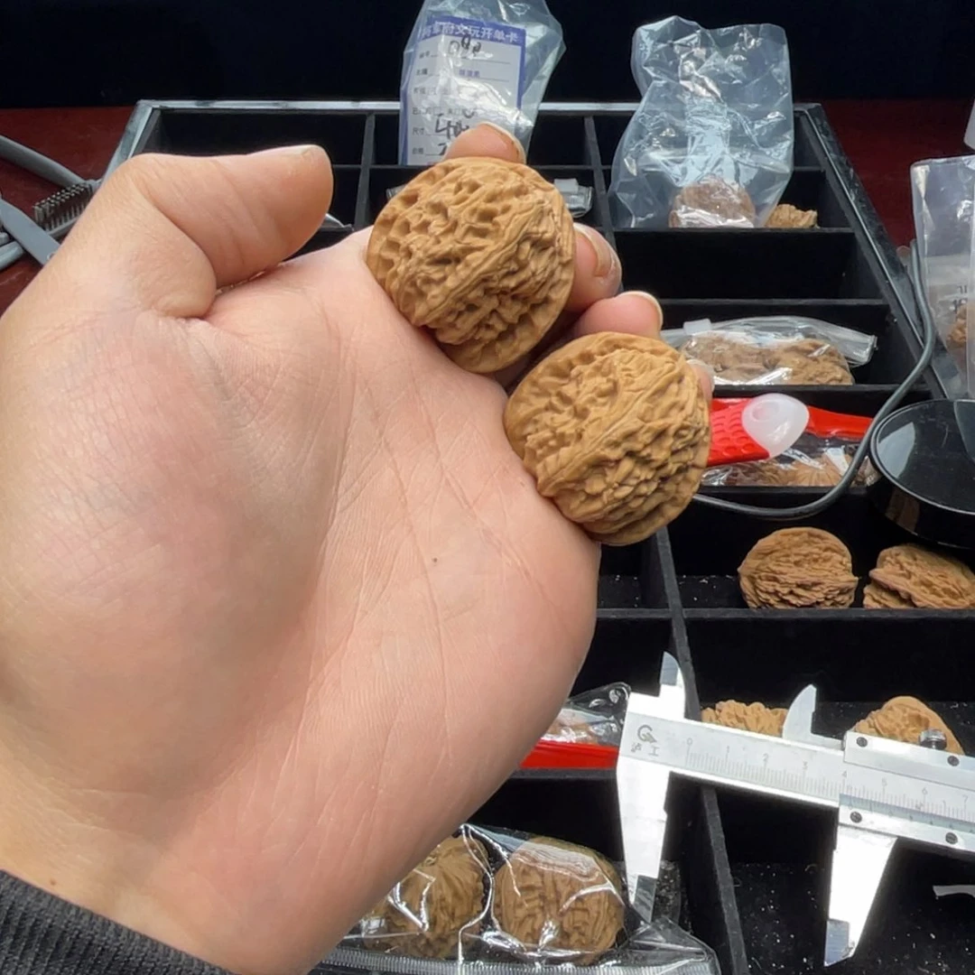 文玩核桃把件A****o121 三角白